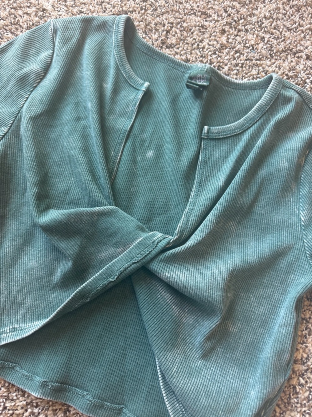 Knot-Front Ribbed Crop Top - Green - Picture 4 of 4